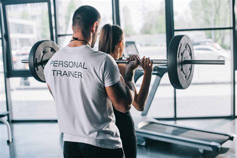 gyms with free personal trainers